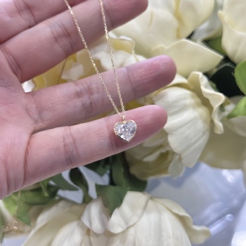 Simple Light‑Luxury 18K Gold Heart‑Shaped Lab‑Grown Diamond Pendant 1CT Love Heart Necklace Jewelry Gift for Girlfriend